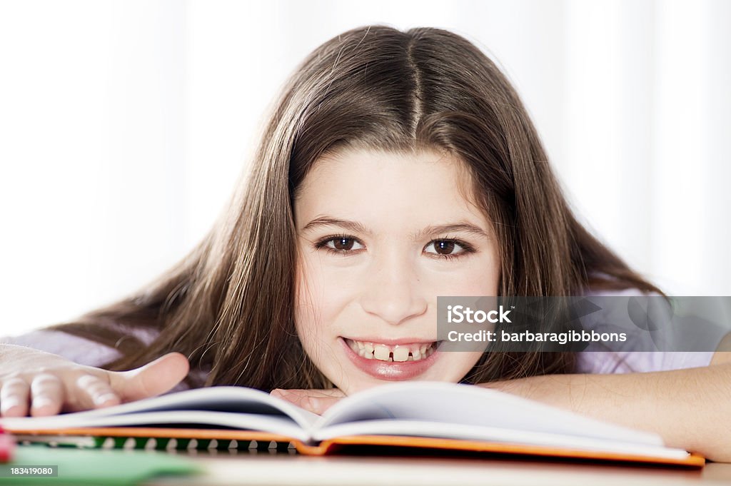 Szczęśliwa Dziewczyna nauki. - Zbiór zdjęć royalty-free (8 - 9 lat)