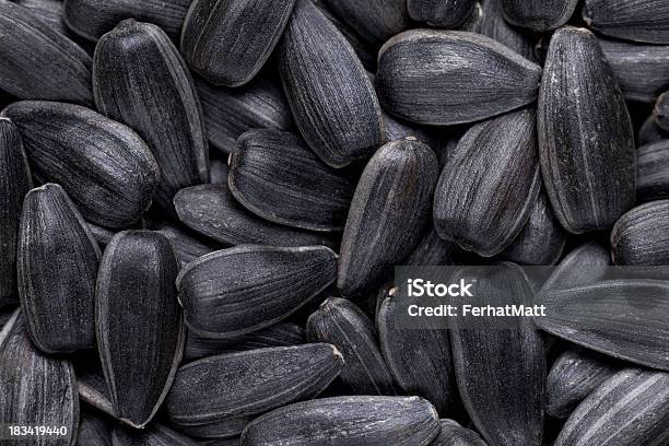 Semillas De Girasol Foto de stock y más banco de imágenes de Alimento - Alimento, Color negro, Comidas y bebidas