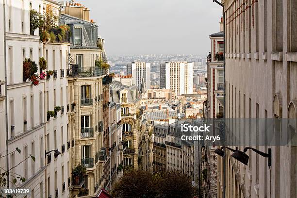 Vista Da Montmartre A Parigi - Fotografie stock e altre immagini di Ambientazione esterna - Ambientazione esterna, Architettura, Capitali internazionali