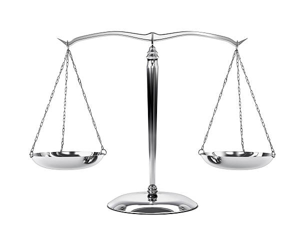 aço escovado escala sobre fundo branco (xxxl - 39mpx - weight scale justice legal system scales of justice - fotografias e filmes do acervo