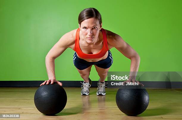 Push Up Training Stockfoto und mehr Bilder von Aktiver Lebensstil - Aktiver Lebensstil, Anaerobes Training, Athlet