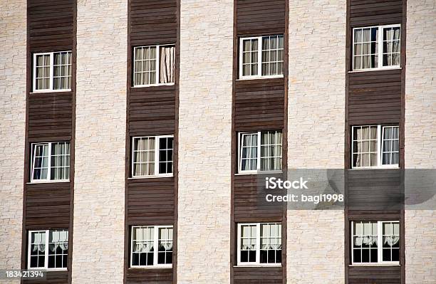 Hotel Windows - Fotografias de stock e mais imagens de Abstrato - Abstrato, Alto - Descrição Física, Ao Ar Livre