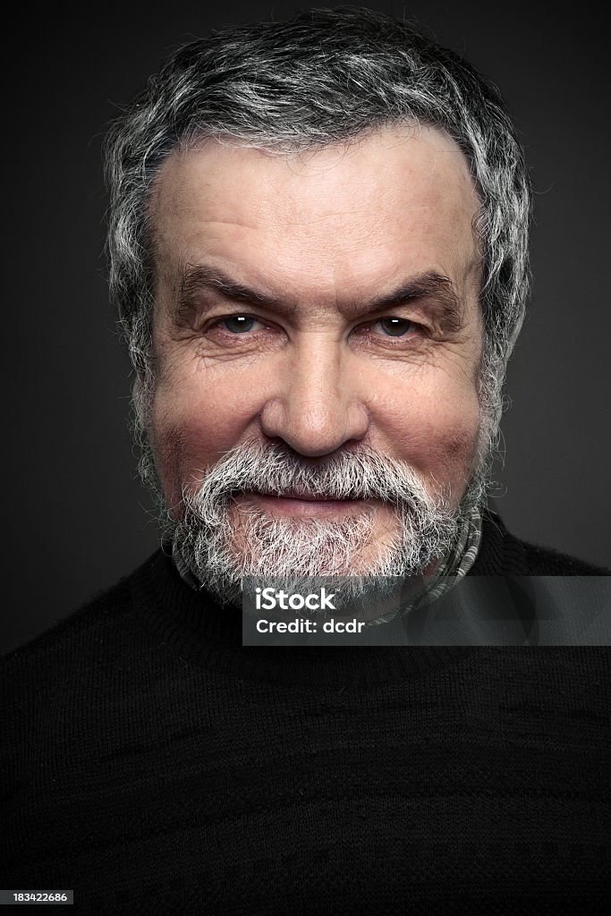Portrait d'un homme d'âge mûr souriant - Photo de Portrait - Image libre de droits