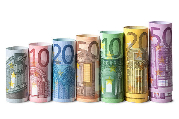 hochgekrempelte euro-banknoten - zehneuroschein stock-fotos und bilder