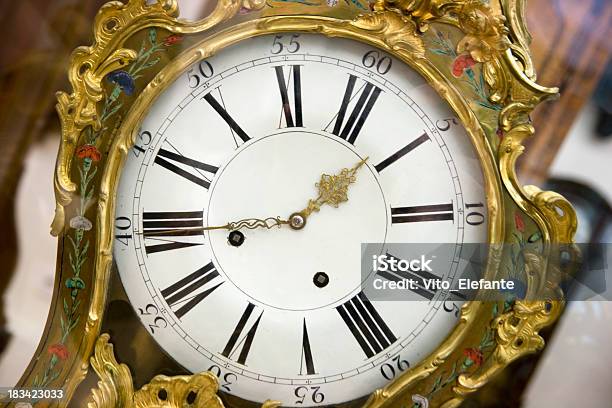 앤틱형 시계 개념에 대한 스톡 사진 및 기타 이미지 - 개념, 금융, 기업 비즈니스