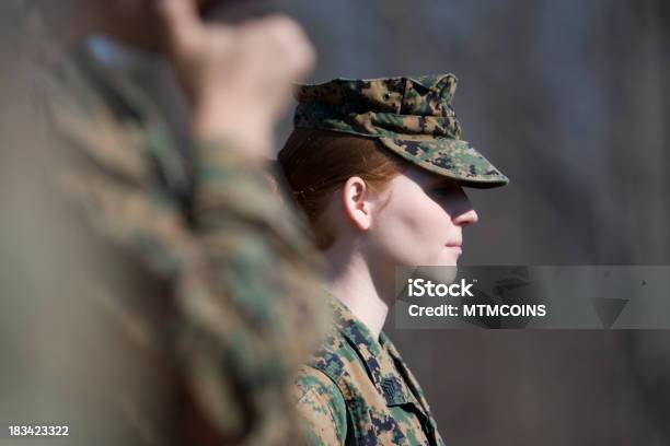 Mujer Marina Foto de stock y más banco de imágenes de Infantería de Marina estadounidense - Infantería de Marina estadounidense, Adulto, Adulto joven