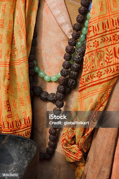 Photo libre de droit de Indian Sadhu Rudraksha Mala Et Shiva La Prière À Col Châle banque d'images et plus d'images libres de droit de Hindouisme