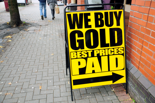 A sign enticing people to sell their gold for cash.