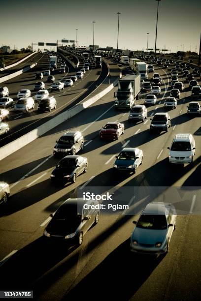Rush Hour Auf Der Autobahn Traffic Jam Stockfoto und mehr Bilder von Toronto - Toronto, Städtische Straße, Auto
