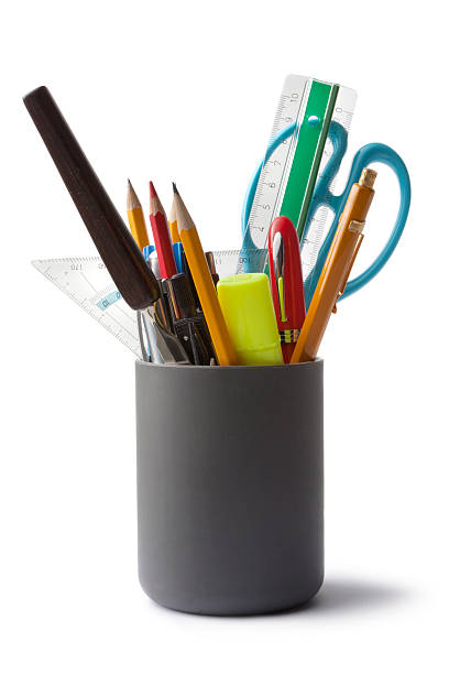 オフィス:  ペンシルホルダ、内容 - office supply stationary pencil pen ストックフォトと画像