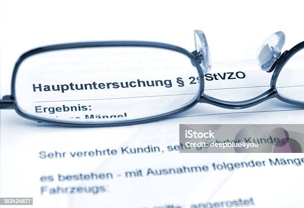 Fahrzeug Hauptuntersuchung Tüv Gafas En Alemán Documento Foto de stock y más banco de imágenes de Alemania