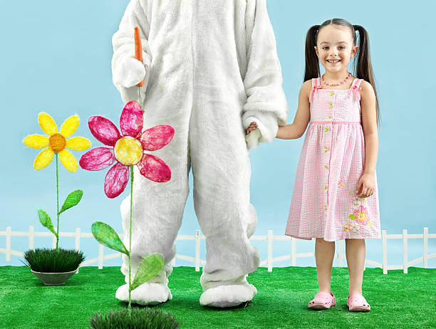 little girl holding conejito - disfraz de conejo fotografías e imágenes de stock