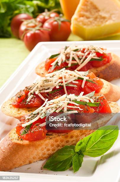 Bruschetta Stockfoto und mehr Bilder von Basilikum - Basilikum, Brotsorte, Bruschetta