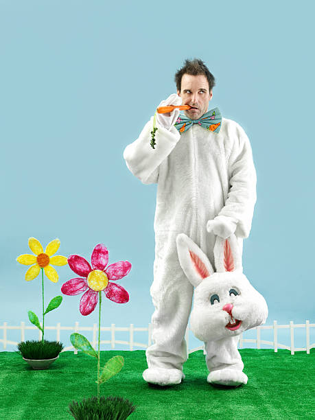 annoiato coniglietto - costume da coniglietto foto e immagini stock