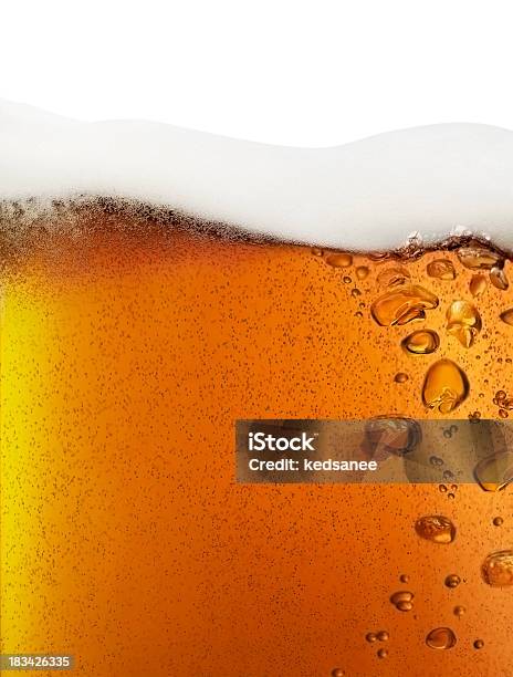 맥주 클로즈업 흰색 바탕에 그림자와 맥주에 대한 스톡 사진 및 기타 이미지 - 맥주, 액체, 클로즈업