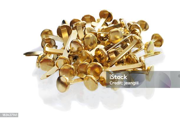Papel De Oro Clips Foto de stock y más banco de imágenes de Dorado - Color - Dorado - Color, Oro - Metal, Clip - Artículo de papelería