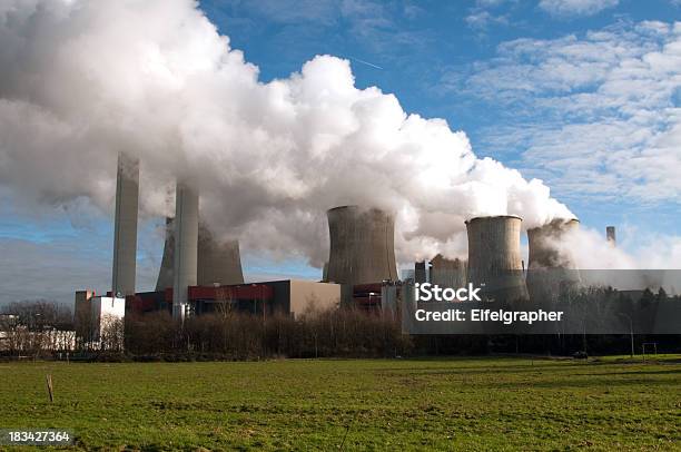 Foto de Poluição Atmosférica e mais fotos de stock de Carvão - Carvão, Chaminé, Chaminé