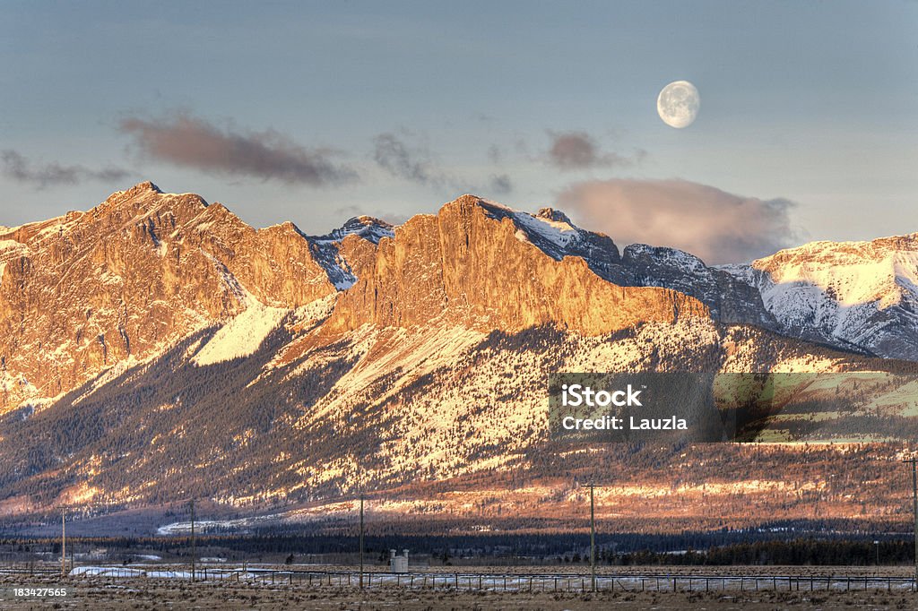 Yamnuska nascer do sol - Foto de stock de Alberta royalty-free