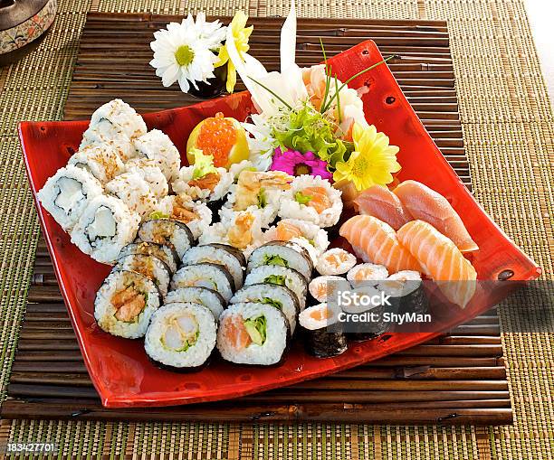 Set Di Sushi - Fotografie stock e altre immagini di Sushi - Sushi, Alimentazione sana, Cibi e bevande