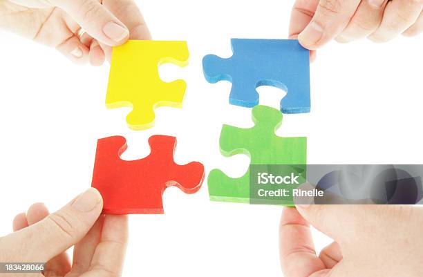 Helle Puzzle Stockfoto und mehr Bilder von Berufliche Partnerschaft - Berufliche Partnerschaft, Bildung, Bunt - Farbton