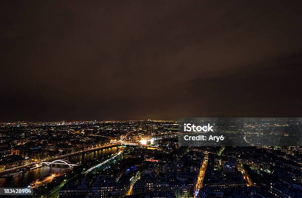 Vista Aerea Di Parigi Dalla Torre Eiffel Francia - Fotografie stock e altre immagini di Notte - Notte, Parigi, Senza persone