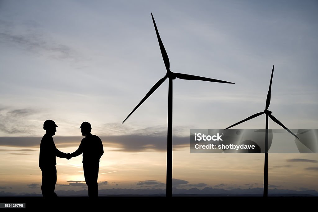 Turbina de estrechar las manos - Foto de stock de Ingeniero de mantenimiento libre de derechos