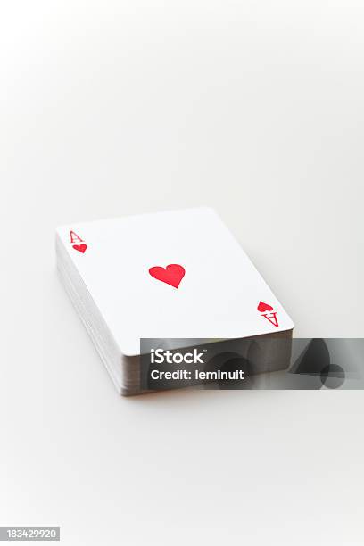 Mazzo Di Carte Da Poker - Fotografie stock e altre immagini di Carte da gioco - Carte da gioco, Sfondo bianco, Catasta