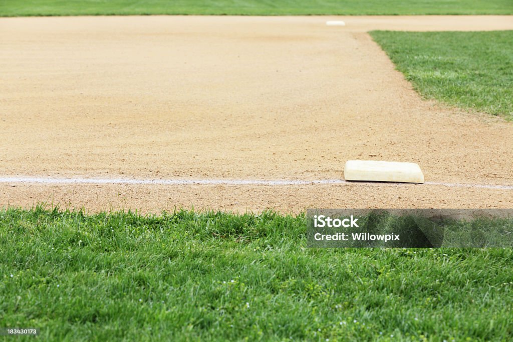 Deuxième et troisième Base sur un terrain de Baseball de formation - Photo de Base de base-ball libre de droits