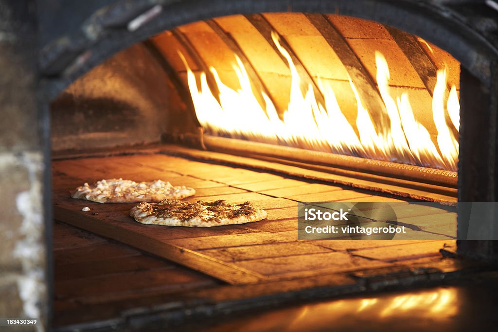 pizza aus dem Steinofen - Lizenzfrei Feuer Stock-Foto