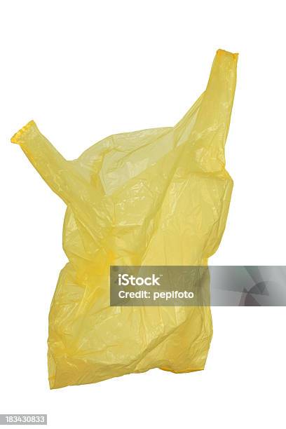 Gelbe Kunststofftasche Stockfoto und mehr Bilder von Plastiktüte - Plastiktüte, Fotografie, Freisteller – Neutraler Hintergrund