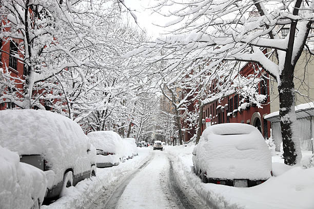 istock Blizzard in New York City 183431365