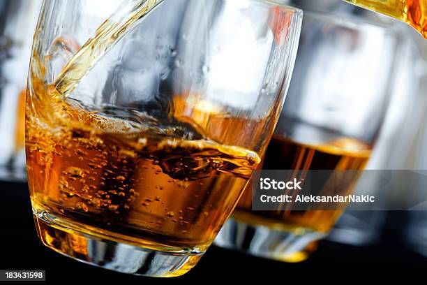 Photo libre de droit de Whisky banque d'images et plus d'images libres de droit de Whisky - Whisky, Verser, Verre