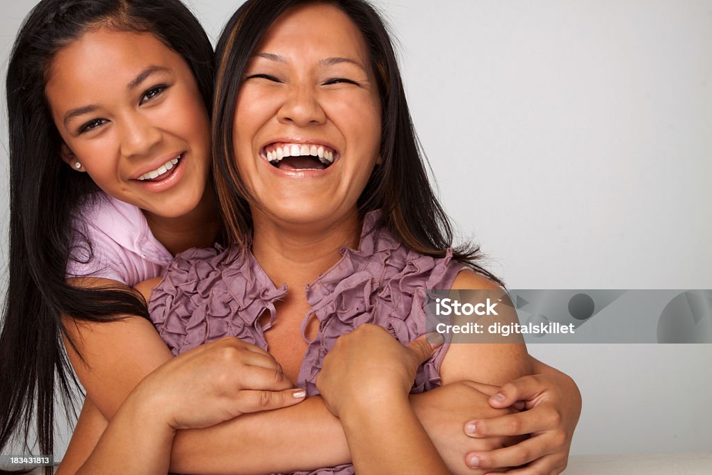Mère et fille rire - Photo de Mère libre de droits