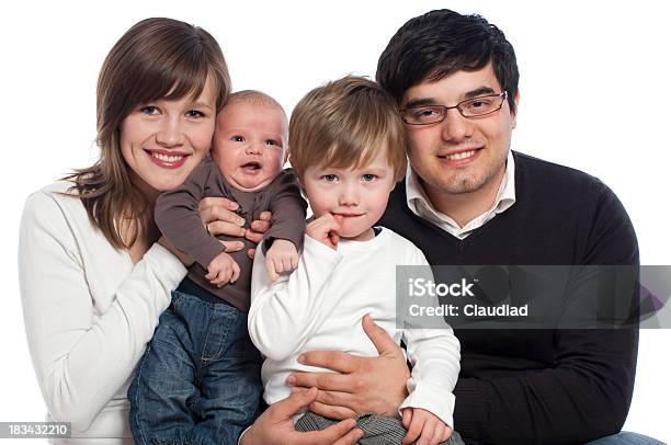 Família Feliz - Fotografias de stock e mais imagens de 0-11 Meses - 0-11 Meses, 20-24 Anos, Abraçar