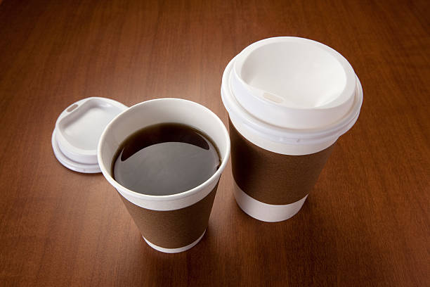 gorącą kawa - take out food coffee nobody disposable cup zdjęcia i obrazy z banku zdjęć