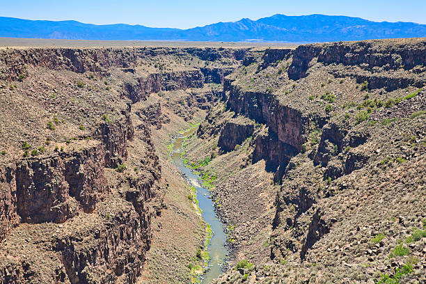 rio grande gorge, nuovo messico - rio grande new mexico river valley foto e immagini stock