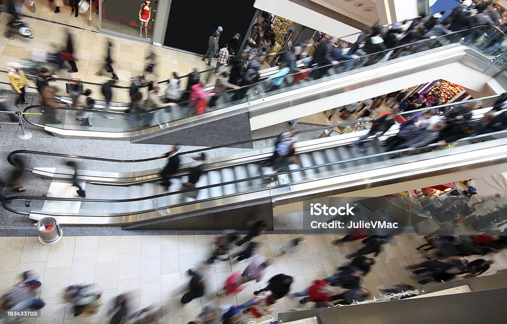Centre commercial escaliers - Photo de Foule libre de droits