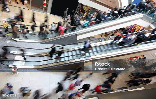 Photo libre de droit de Centre Commercial Escaliers banque d'images et plus d'images libres de droit de Foule - Foule, Affluence, Centre commercial