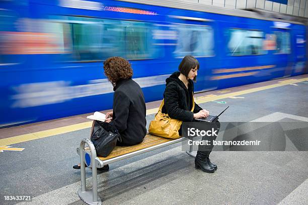 Ubahnpassagiere Stockfoto und mehr Bilder von Laptop - Laptop, Arbeiten, Eisenbahn