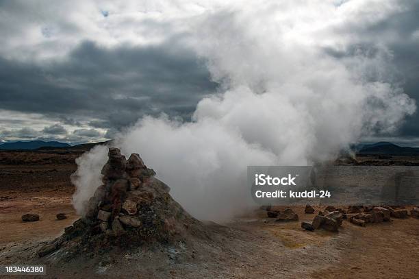 Islandhochtemperaturfeld Namaskard Am Myvatnvedi - Fotografie stock e altre immagini di Ambientazione esterna - Ambientazione esterna, Blu, Calore - Concetto