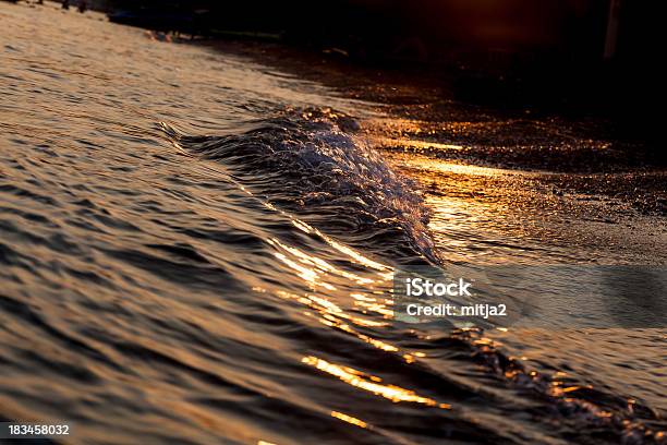Słońca Złoty Morze - zdjęcia stockowe i więcej obrazów Bez ludzi - Bez ludzi, Błyszczący, Fala - Woda