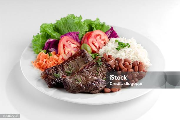 Los Platos Típicos De Brasil Arroz Y Algarrobas Foto de stock y más banco de imágenes de Arroz - Comida básica - Arroz - Comida básica, Judía, Ensalada