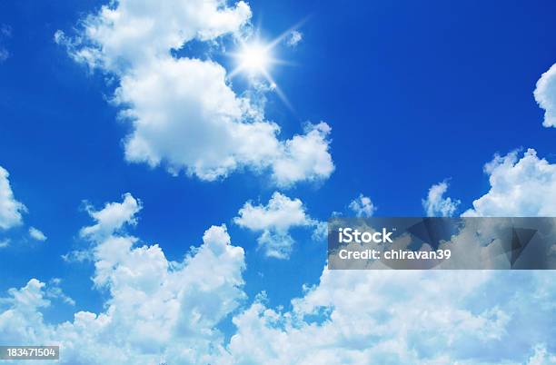 Sky Foto de stock y más banco de imágenes de Aire libre - Aire libre, Azul, Belleza de la naturaleza