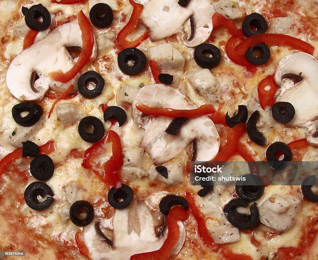 Pepperoni pizza mit Pilzen, Garnelen und Oliven Hintergrund - Lizenzfrei Bildhintergrund Stock-Foto