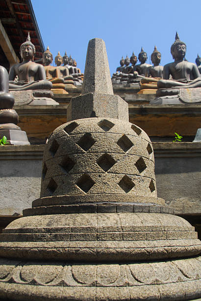 istock Colombo, Sri Lanka: Gangaramaya Temple - stupa 183479104