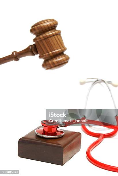 Foto de Medicina E Legislação e mais fotos de stock de Doutor - Doutor, Palácio de justiça, Acidente