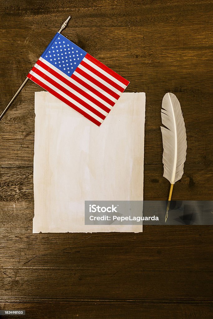 Bandera de Estados Unidos, blanco de la Carta y pluma - Foto de stock de América del norte libre de derechos