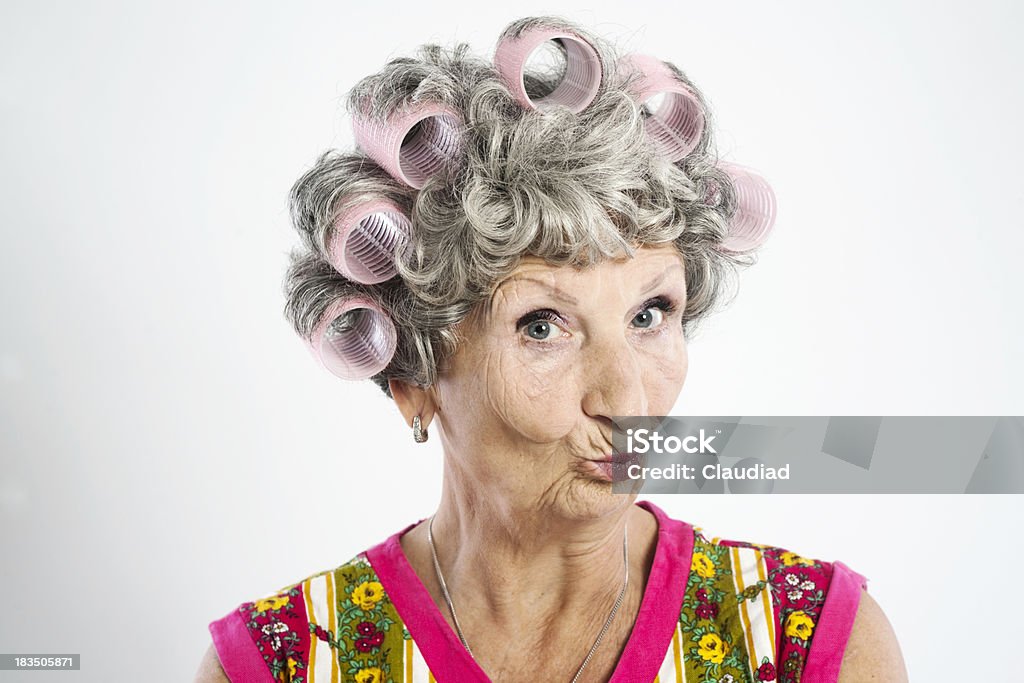Starszy kobieta z Wałki do włosów - Zbiór zdjęć royalty-free (Wałki do włosów)