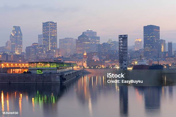 Neblina Na Cidade - Fotografias de stock e mais imagens de Montreal - Montreal, Porto Antigo, Canadá