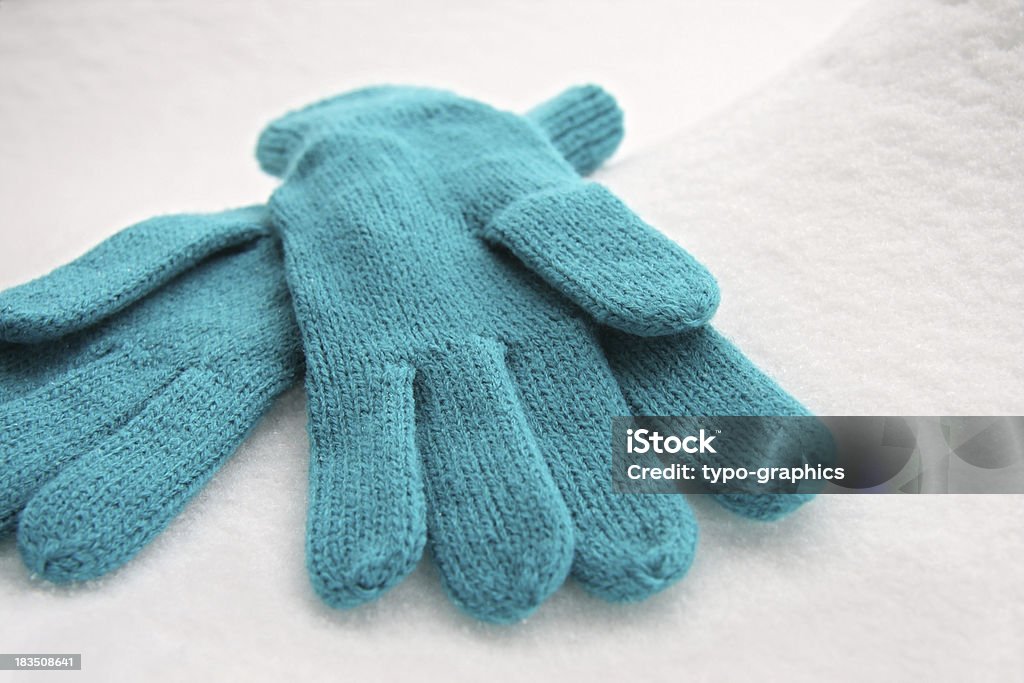 Woolen перчатки на снегу, Handschuhe - Стоковые фото Без людей роялти-фри